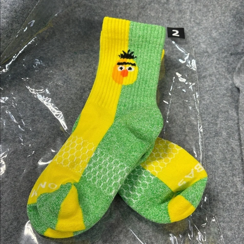 Bombas Sesame Street green and yellow  Colorful Character Socks youth